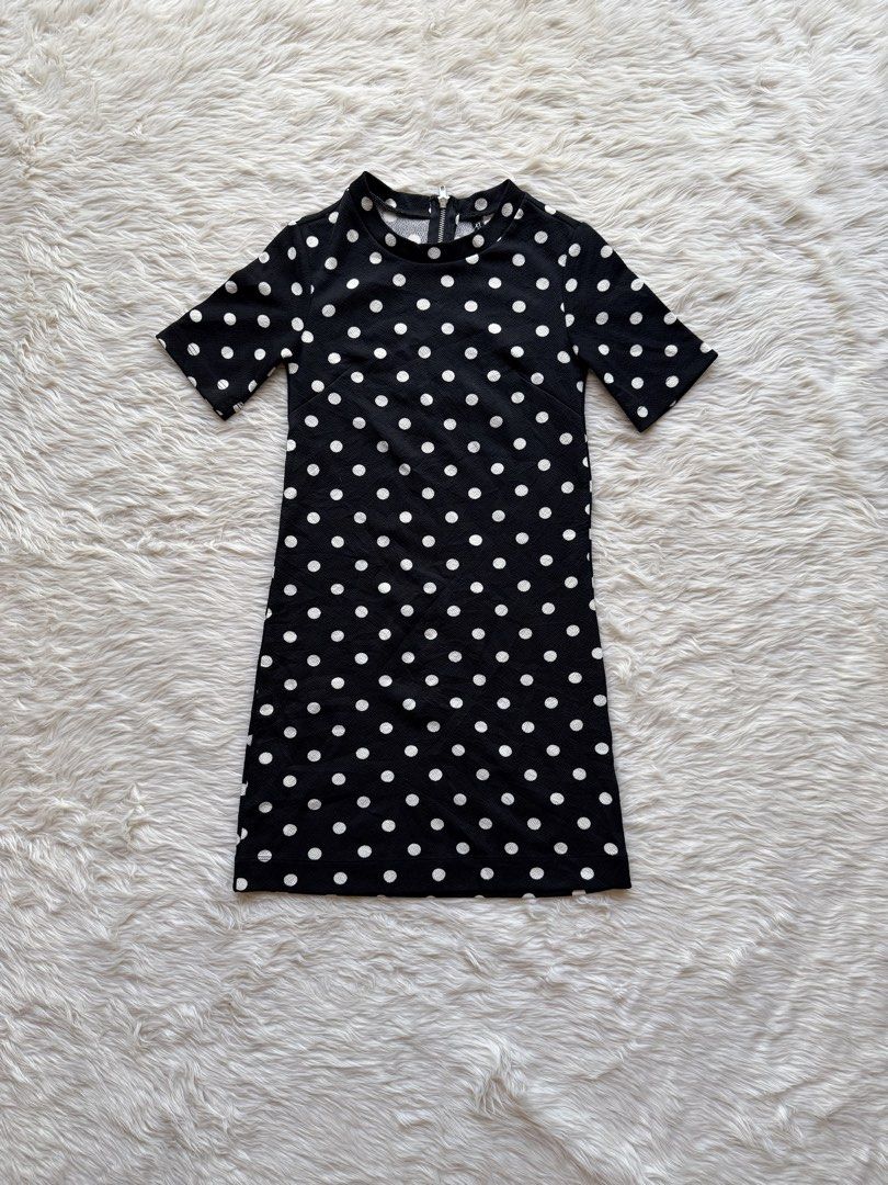 H&M Divided Black Polka Dot Mini Dress (Category: Dresses) located in Cebu City. Submitted by hazelcris (Listing ID 1441689983, Image 2). Description: - Adorable black dress with classic white polka dots. - Features short sleeves and a chic high neckline. - Convenient zipper closure at the back. - Versatile for casual outings or dressing up. - Size: 2 (US/Canada).