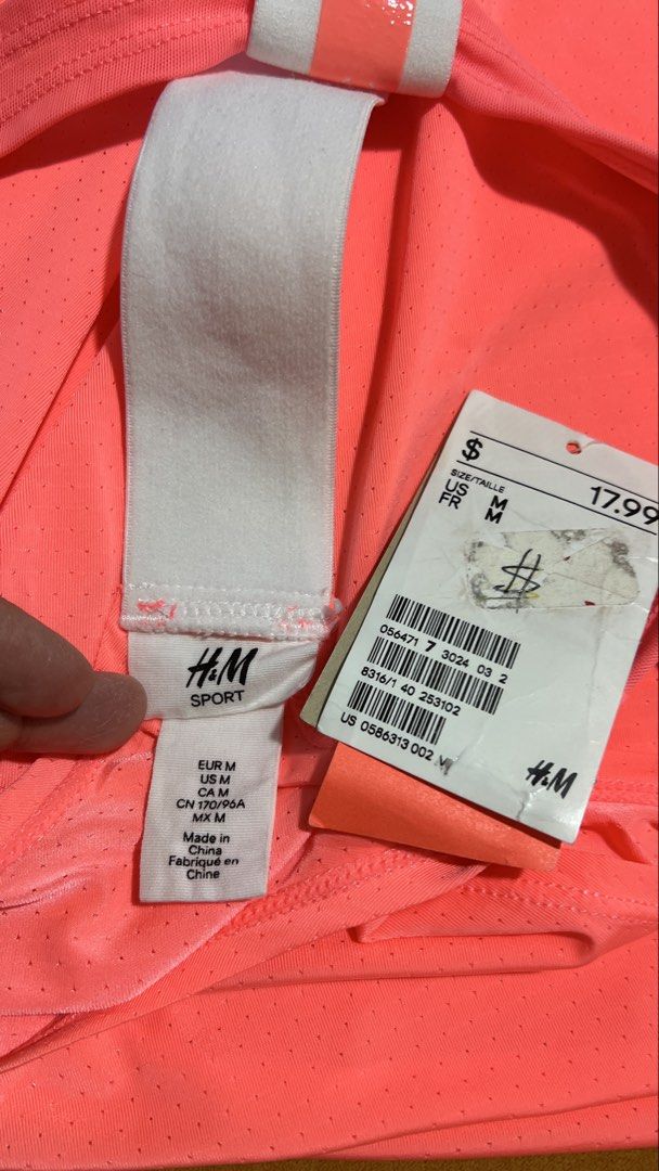 H&M Sports Top (Category: Activewear) located in Bacoor. Submitted by pktd10 (Listing ID 1441741437, Image 3). Description: .