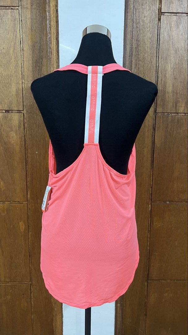 H&M Sports Top (Category: Activewear) located in Bacoor. Submitted by pktd10 (Listing ID 1441741437, Image 2). Description: .