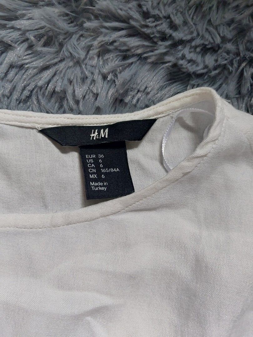 H&M Striped Bell Sleeve Top (Category: Blouses) located in Calasiao. Submitted by _annetastic_ (Listing ID 1441627025, Image 2). Description: Bell sleeve blouse — elegant in actual ✨” “Flowy sleeves, classy vibes 🤍” “Mine na this chic piece!” “Perfect for effortless stylish look 💕” “Wear once, still looks brand new ✨” “Super ganda kapag suot na 😍”.