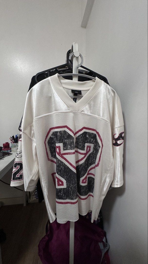 H&M White "JUST LOVE" Jersey Top (Category: Tshirts & Polo Shirts ) located in Taguig. Submitted by ImpulzBuyer (Listing ID 1441654559, Image 2). Description: - Worn once I have Size M and Size S -White jersey top - "JUST LOVE" graphic on back - Prominent "22" on front and back - Made with breathable mesh fabric - Short sleeves - Flattering V-neckline - Ideal for casual wear or making a statement.