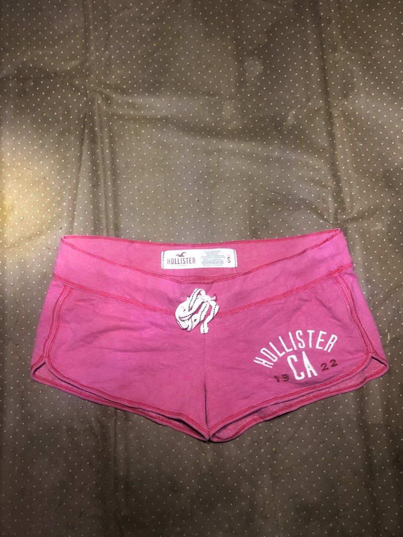 Hollister Shorts (Category: Shorts) located in Carmen. Submitted by fukqueazz (Listing ID 1441762982, Image 1). Description: Hollister 350Each Good Condition 27-29 Sizes Adjustable Waist (Laced) 📍Cebu JnT Express Mop: GcSh.