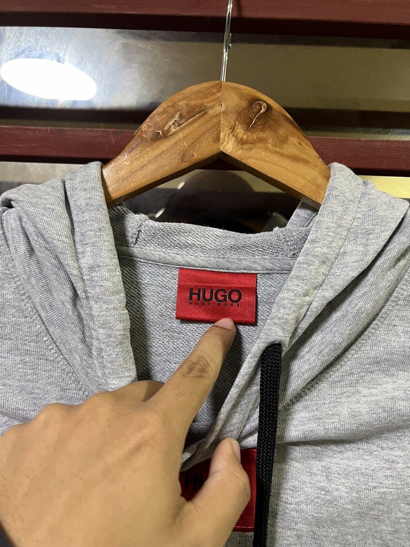 Hugo Boss Hoodie Jacket (Category: Coats, Jackets and Outerwear) located in Iba. Submitted by saploot (Listing ID 1441751176, Image 3). Description: Excellent condition No issue 21-22x29.