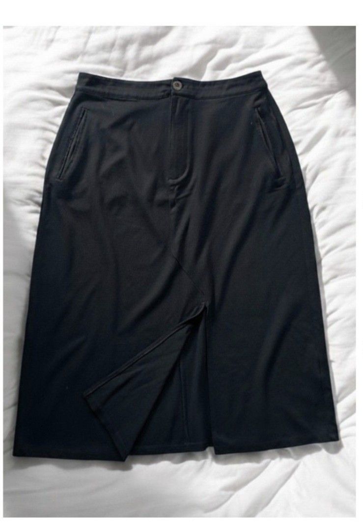 INITIAL | Black Front Slit Midi Skirt (Category: Skirts) located in Bulacan. Submitted by mari.cassie (Listing ID 1441593338, Image 2). Description: • Brand: INITIAL Size: Lenght 31" Waist 30" Preloved Items Not thrifted — any major flaws will be clearly noted. Colors may differ slightly due to lighting. Some photos are for style reference only — please read descriptions carefully & ask questions if unsure! ✅ First come, first served | 1-day rese