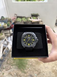 (Category: ) located in . Submitted by eviauthenticwatches (Listing ID 1441650768, Image 1). Description: .