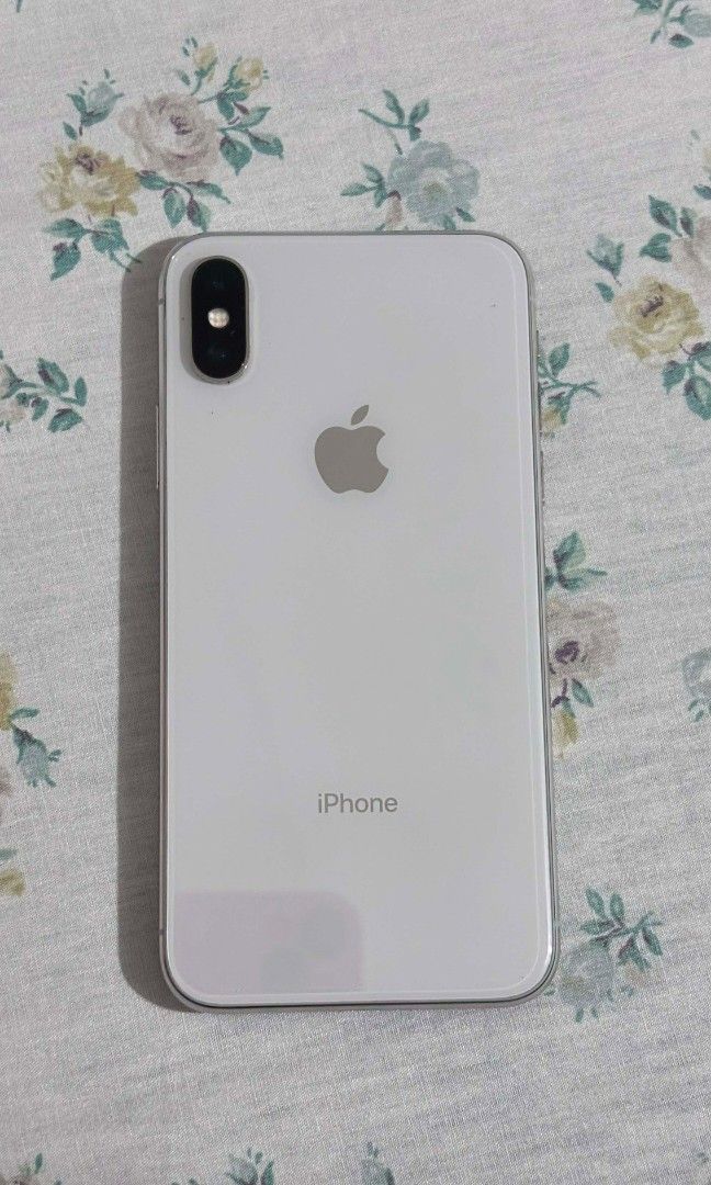 iPhone X 256gb (Category: iPhone X Series) located in Manila. Submitted by cinnamoroll.jpeg (Listing ID 1441728324, Image 1). Description: lady owner face id works no internal or external issues other than mabilis malowbatt.