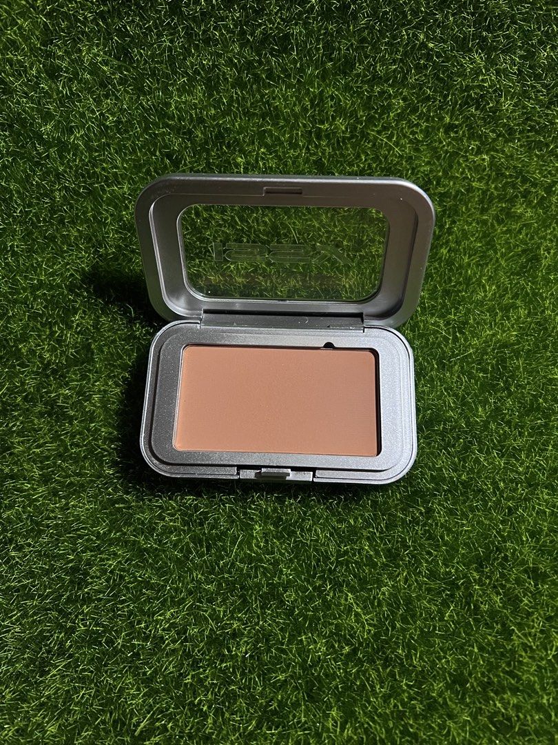 Issy Powder Blush (Fling) & Micro palette (Category: Makeup) located in Balanga. Submitted by syryll_ae (Listing ID 1441653107, Image 2). Description: decluttering. bought it as an extra but ‘di na nagamit. never been used or swatched. also, the micro palette is new. do not use my photo. thank you! 📍Samal, Bataan.