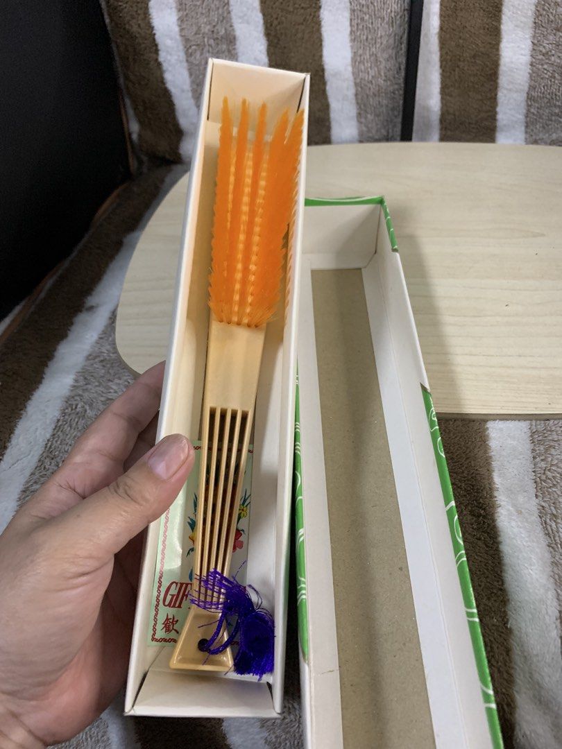 Japan brand cloth brush (Category: Other Accessories) located in Cabanatuan. Submitted by mjluxxejapan (Listing ID 1441598301, Image 1). Description: Fixed price antibay mganda bristles. Bnew. Cond. aporox 11” tall.ganda ng quality .