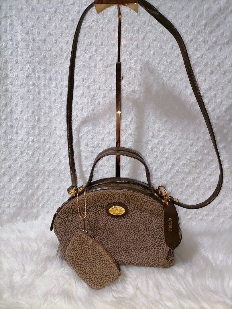 Japan Leather & Suede Two Way Bag (Category: Shoulder Bags) located in Butuan. Submitted by az-branded.items (Listing ID 1441659677, Image 1). Description: Cute & pretty in actual Super matibay din ang material Will give you freebie purse of same color. Authentic item from Japan.