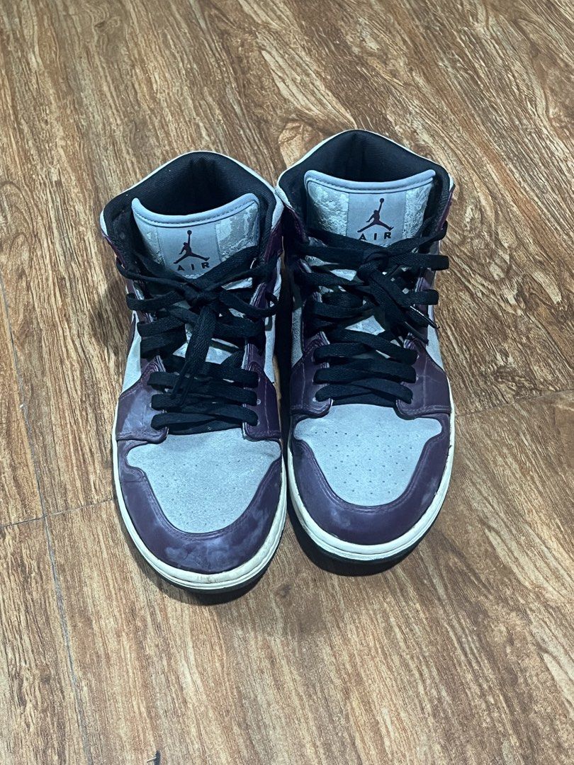 Jordan 1 Phat Bordeaux (Category: Sneakers) located in Mandaluyong City. Submitted by migzestrada (Listing ID 1441629315, Image 2). Description: StockX price is 15k.