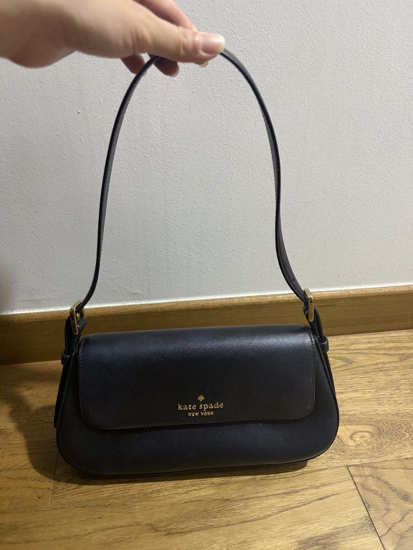 kate spade shoulder bag (Category: Shoulder Bags) located in Singapore. Submitted by bubbles13356 (Listing ID 1441728256, Image 1). Description: .