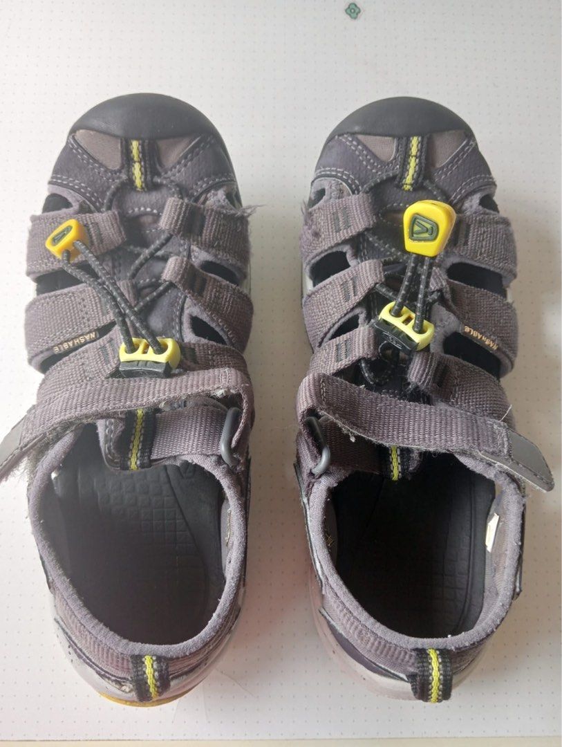 KEEN Newport H2 Water Sandals Kids Size 3 (Category: Babies & Kids Fashion) located in Singapore. Submitted by iluvgoods (Listing ID 1441633431, Image 1). Description: - KEEN Newport H2 water sandals for kids - Colour: Grey with yellow accents - Features quick-dry webbing - Easy on/off with hook and loop straps - Ideal for outdoor adventures and water play - Size: 3 US, 35 EU, 2 UK, .