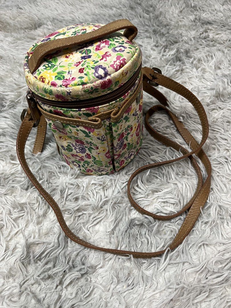 KENZO shoulder bag (Category: Luxury Bags & Wallets) located in Bulacan. Submitted by letsfindukaywithme (Listing ID 1441650093, Image 2). Description: Vintage Kenzo shoulder bag 15cm wide 17cm tall No issue No flaws +sf payment first Ship via J&T.