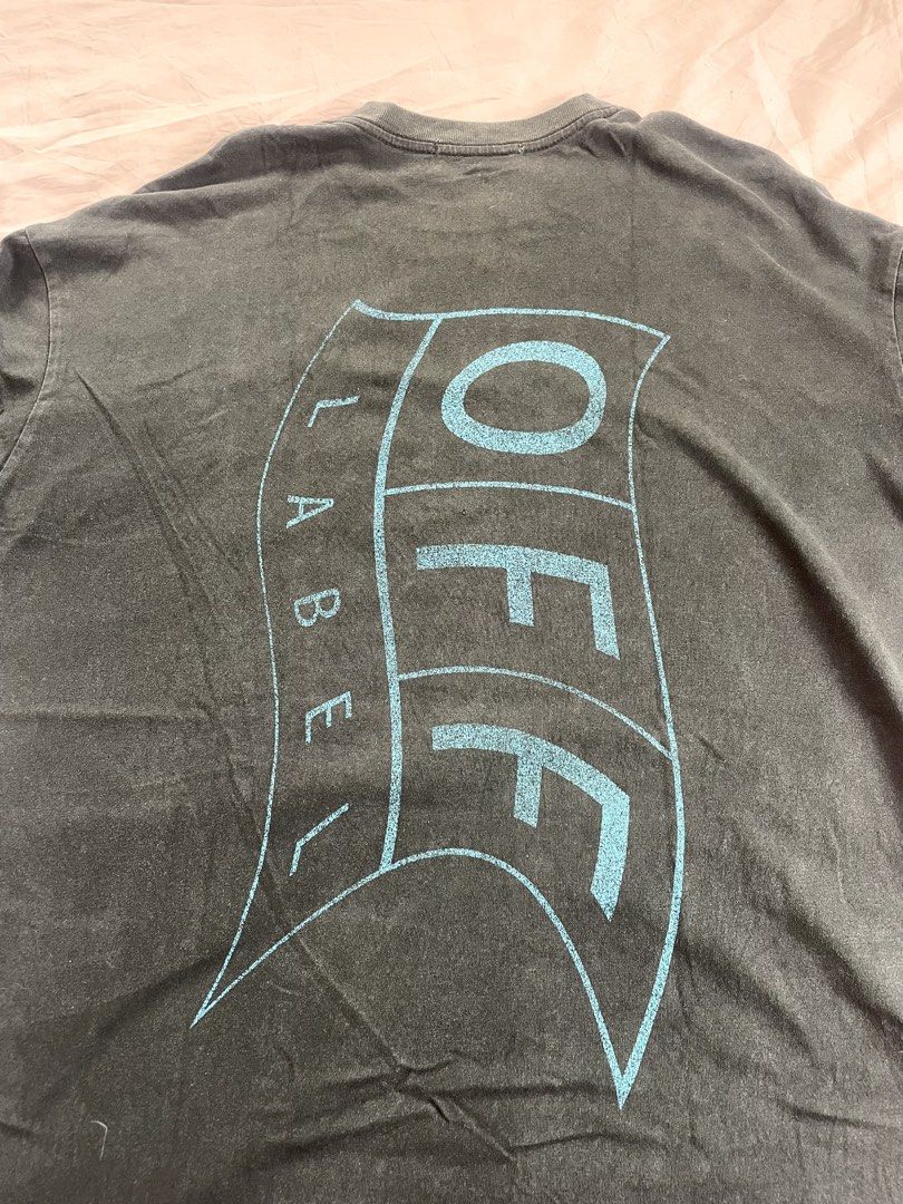 LABELOFF Original Distinctive Graphic T-Shirt (Category: Tshirts & Polo Shirts ) located in Baguio. Submitted by beygyuu (Listing ID 1441706940, Image 2). Description: - Brand: LABELOFF - Color: Black - Front Graphic: 'ORIGINAL' and 'DISTINCTIVE' text with blue spray paint effect - Back Graphic: Large 'OFF LABEL' design - Detail: Small red LABELOFF tag on hem - Material: Good quality cotton feel.