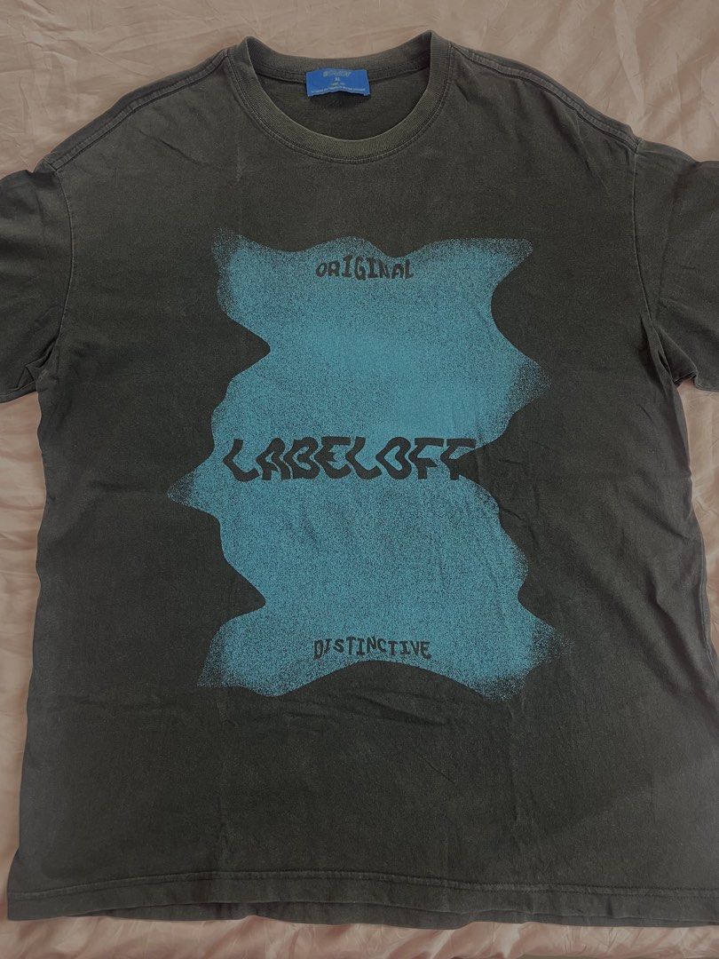 LABELOFF Original Distinctive Graphic T-Shirt (Category: Tshirts & Polo Shirts ) located in Baguio. Submitted by beygyuu (Listing ID 1441706940, Image 1). Description: - Brand: LABELOFF - Color: Black - Front Graphic: 'ORIGINAL' and 'DISTINCTIVE' text with blue spray paint effect - Back Graphic: Large 'OFF LABEL' design - Detail: Small red LABELOFF tag on hem - Material: Good quality cotton feel.