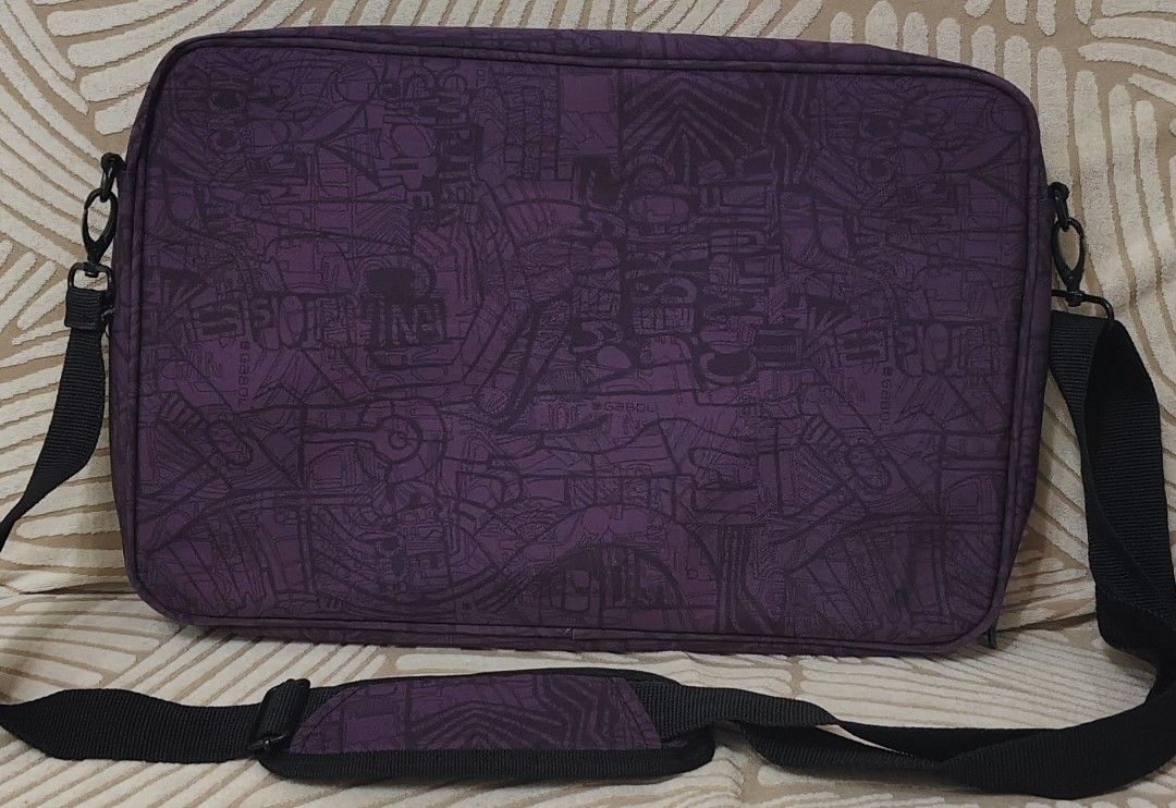 Laptop shoulder Bag made in Spain (Category: Laptop Bags & Sleeves) located in Davao. Submitted by zinbad (Listing ID 1441706234, Image 3). Description: Mode of payment:Gcash or BDO banks Shipping fee c/o buyer Kindly message us for any inquiries this not ukay box from korea ♥️ "Pwede TAWAD Huwag Sagad " Please expect signs of use as this is a preloved bag.with signs of use hardware. Disclaimer:We are not associated or affiliated with any brand p