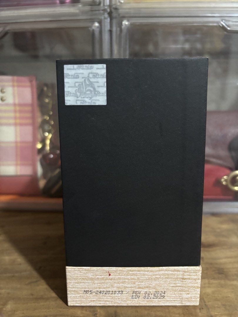 Lattafa Khamrah Eau de Parfum 100ml (Category: Fragrance & Deodorants) located in General Santos City (Dadiangas). Submitted by saaradiane08346 (Listing ID 1441680062, Image 2). Description: - Lattafa Khamrah Eau de Parfum - Natural Spray - 100ml Bottle - Comes in Original Box - Highly Recommended Scent.