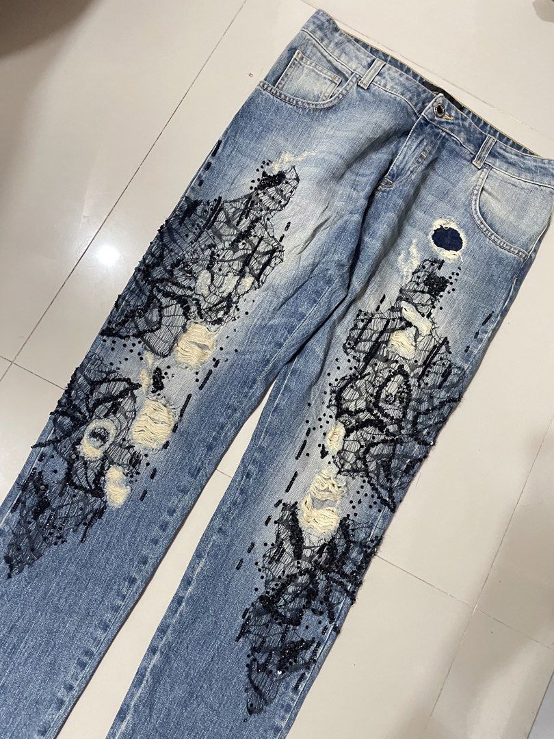 Les Copains Beautiful Rhinestones Jeans (Category: Jeans) located in Manila. Submitted by jarchive (Listing ID 1441667338, Image 2). Description: - Excellent condition - Size 32 - Thigh 10 - Length 37.