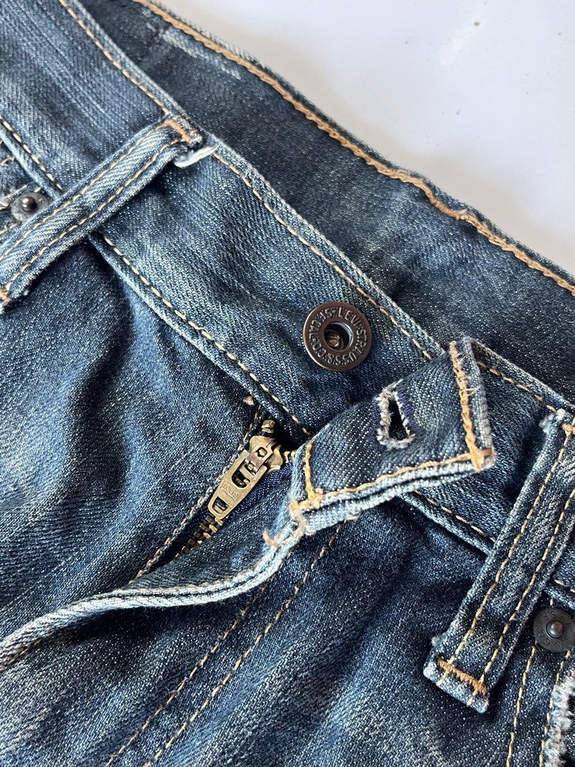 Levi’s Jeans (Category: Jeans) located in Talisay. Submitted by arabell21 (Listing ID 1441726317, Image 2). Description: Good as new condition W32 L32 on tag Dimes W34 L43 Thigh 10 HEM 9 Color rate: 10/10 No issue.