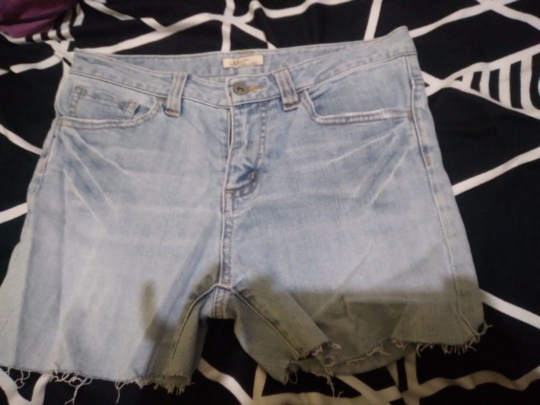 Light Wash Denim Shorts with Rhinestone Pockets (Category: Shorts) located in Agdangan. Submitted by nanachiix (Listing ID 1441718496, Image 1). Description: - Cute light wash denim shorts - Frayed hem for a casual look - Rhinestone detailing on back pockets - Waist: 64cm - Inseam: 65cm - Material: 98% Cotton, 2% Polyurethane - Ideal for summer wear.