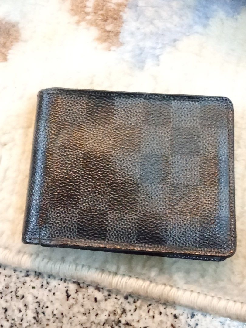 Louis Vuitton Damier Graphite Bifold Wallet (Category: Luxury Bags & Wallets) located in Manila. Submitted by christoph17 (Listing ID 1441679385, Image 1). Description: - Authentic Louis Vuitton Wallet - Damier Graphite Canvas - Bifold Style - Multiple Card Slots & Bill Compartment - Made in France - Functional and stylish accessory.