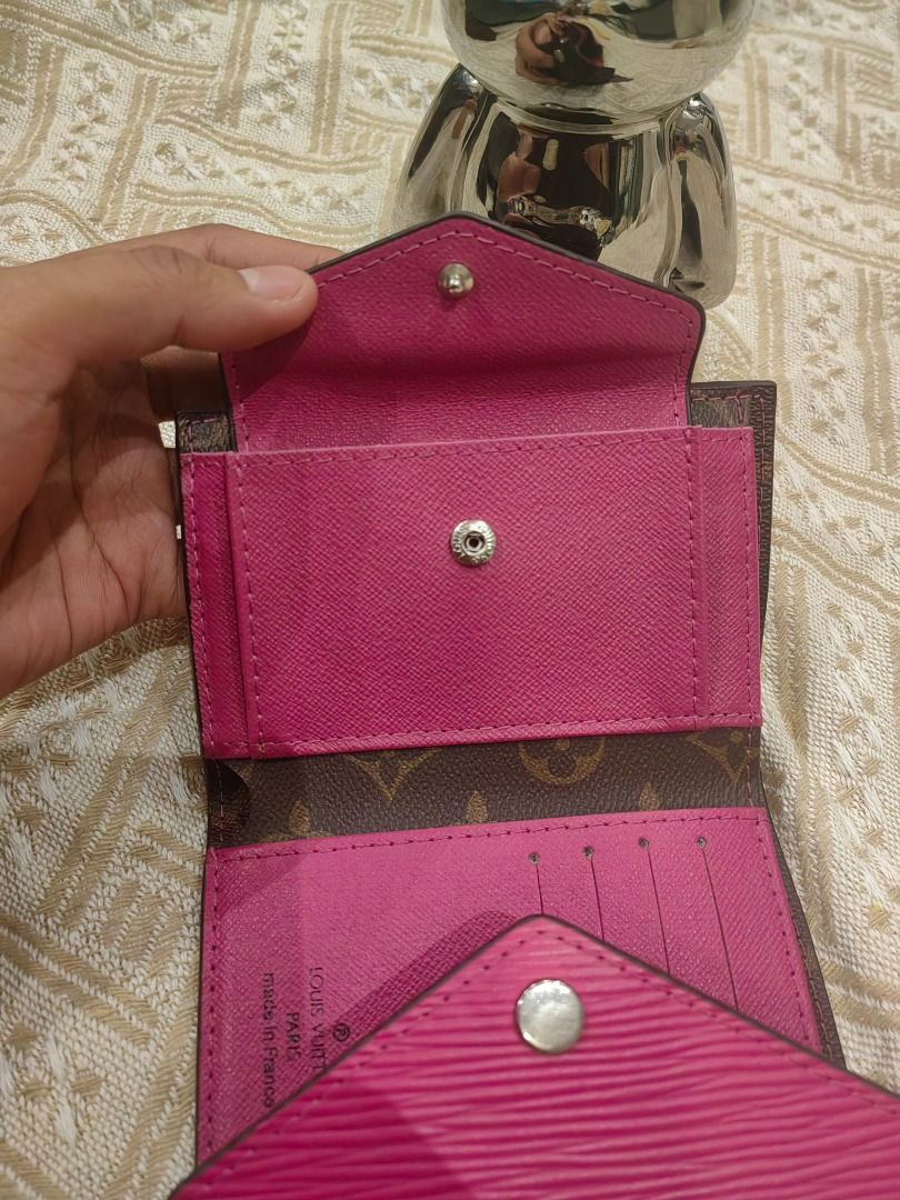 Louis Vuitton Monogram Canvas Pink Interior Bifold Wallet (Category: Luxury Bags & Wallets) located in Cebu City. Submitted by erlacoleccion (Listing ID 1441749154, Image 3). Description: - Monogram bifold wallet - Vibrant pink interior - Multiple card slots - Coin pocket - Compact and stylish design - Made in France - Dust bag included.