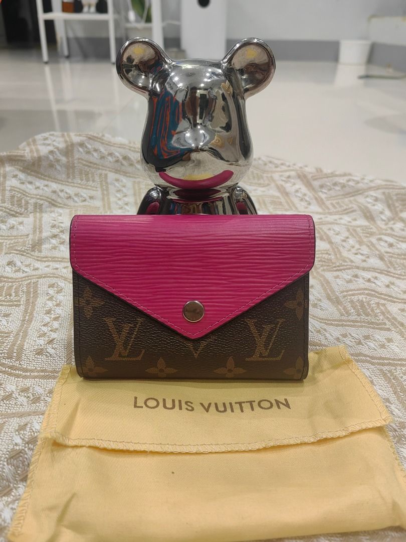 Louis Vuitton Monogram Canvas Pink Interior Bifold Wallet (Category: Luxury Bags & Wallets) located in Cebu City. Submitted by erlacoleccion (Listing ID 1441749154, Image 1). Description: - Monogram bifold wallet - Vibrant pink interior - Multiple card slots - Coin pocket - Compact and stylish design - Made in France - Dust bag included.