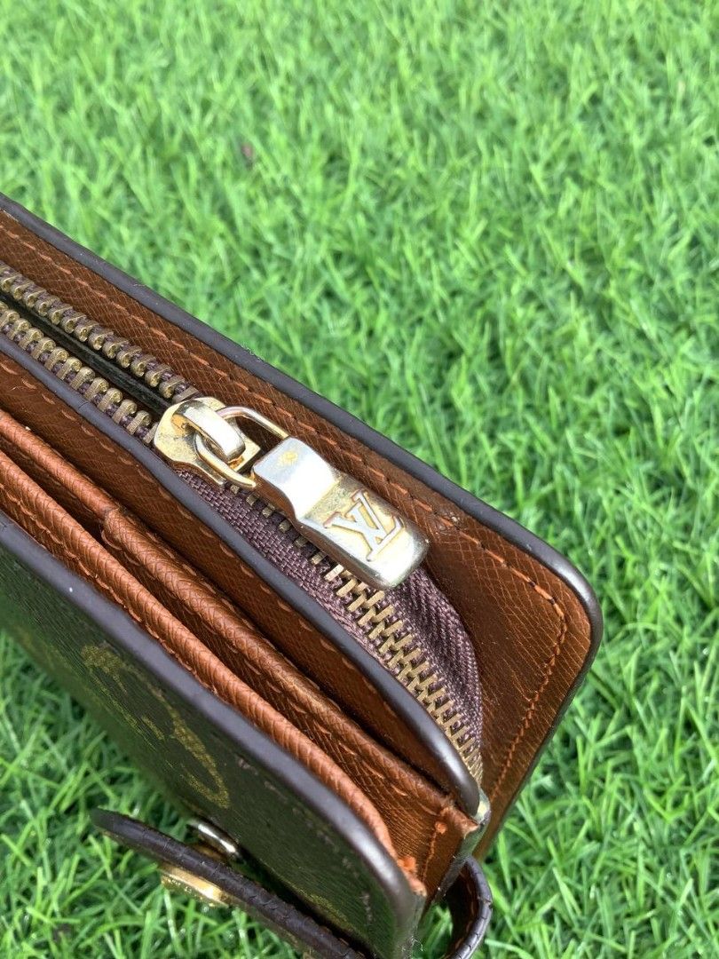 Louis Vuitton Monogram Compact Zip Wallet (Category: Luxury Bags & Wallets) located in Nabua. Submitted by stayhypethrifted (Listing ID 1441613735, Image 2). Description: .