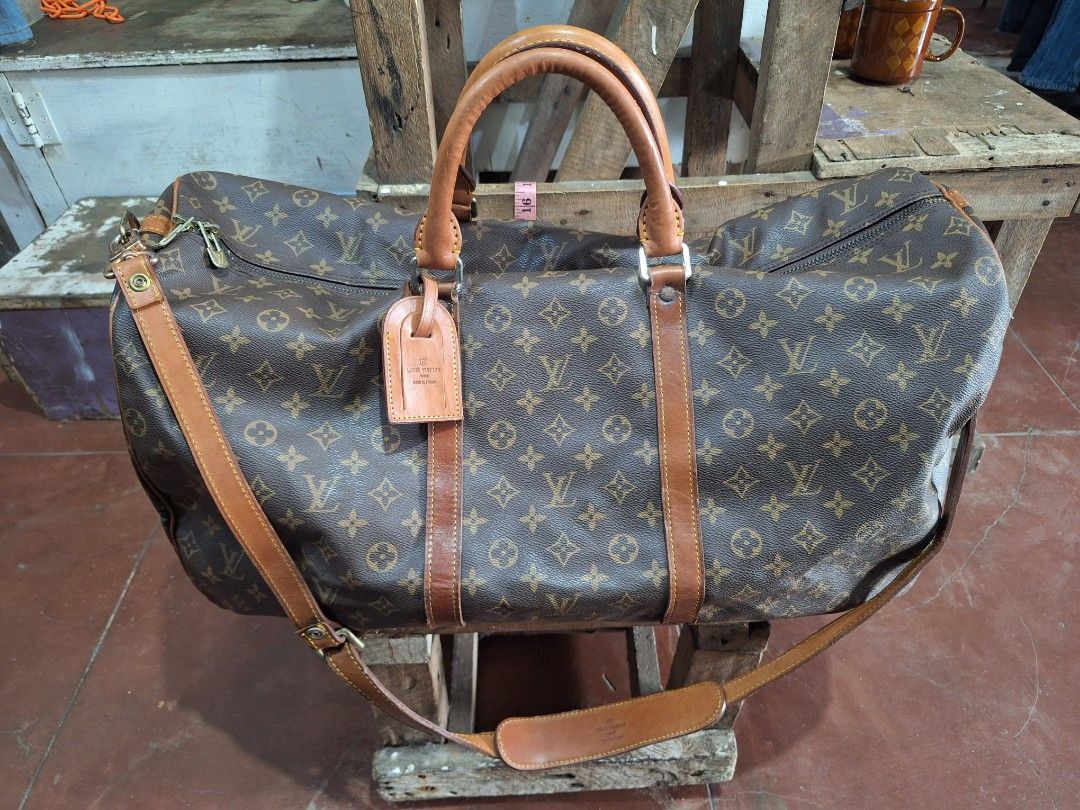 Louis Vuitton Monogram Keepall Duffle Bag (Category: Shoulder Bags) located in Puerto Princesa. Submitted by jercksthriftph (Listing ID 1441626940, Image 1). Description: Louis Vuitton Keepall duffle bag malaki po ito Very Good Condition , need cleaning item is thrifted/ukay.
