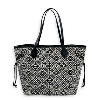 (Category: ) located in . Submitted by carousellluxury (Listing ID 1439302769, Image 1). Description: .