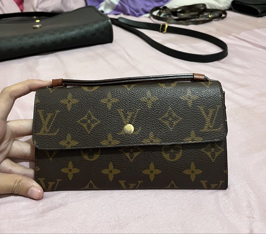 Louis Vuitton Wallet/Sling Bag (Category: Luxury Bags & Wallets) located in Manila. Submitted by rckydlcrz (Listing ID 1441679874, Image 1). Description: .