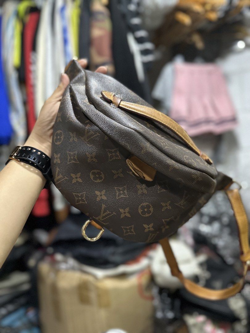 LV BODYBAG (Category: Luxury Bags & Wallets) located in Davao. Submitted by ukaysbestdavao_teffany (Listing ID 1441588948, Image 1). Description: Good as new / need lng bag spa . Og 😍🤝.