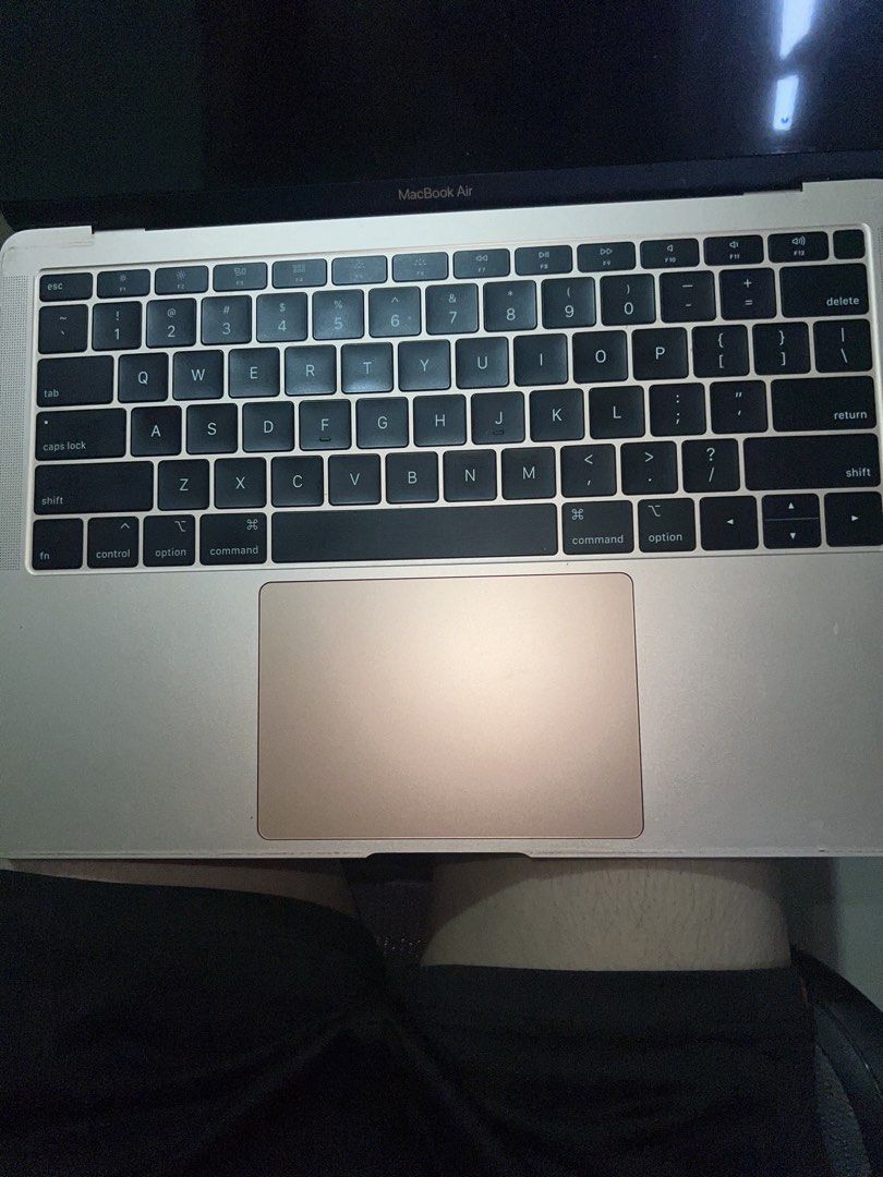 MacBook Air 13 Inch (2019)472098144959211521
