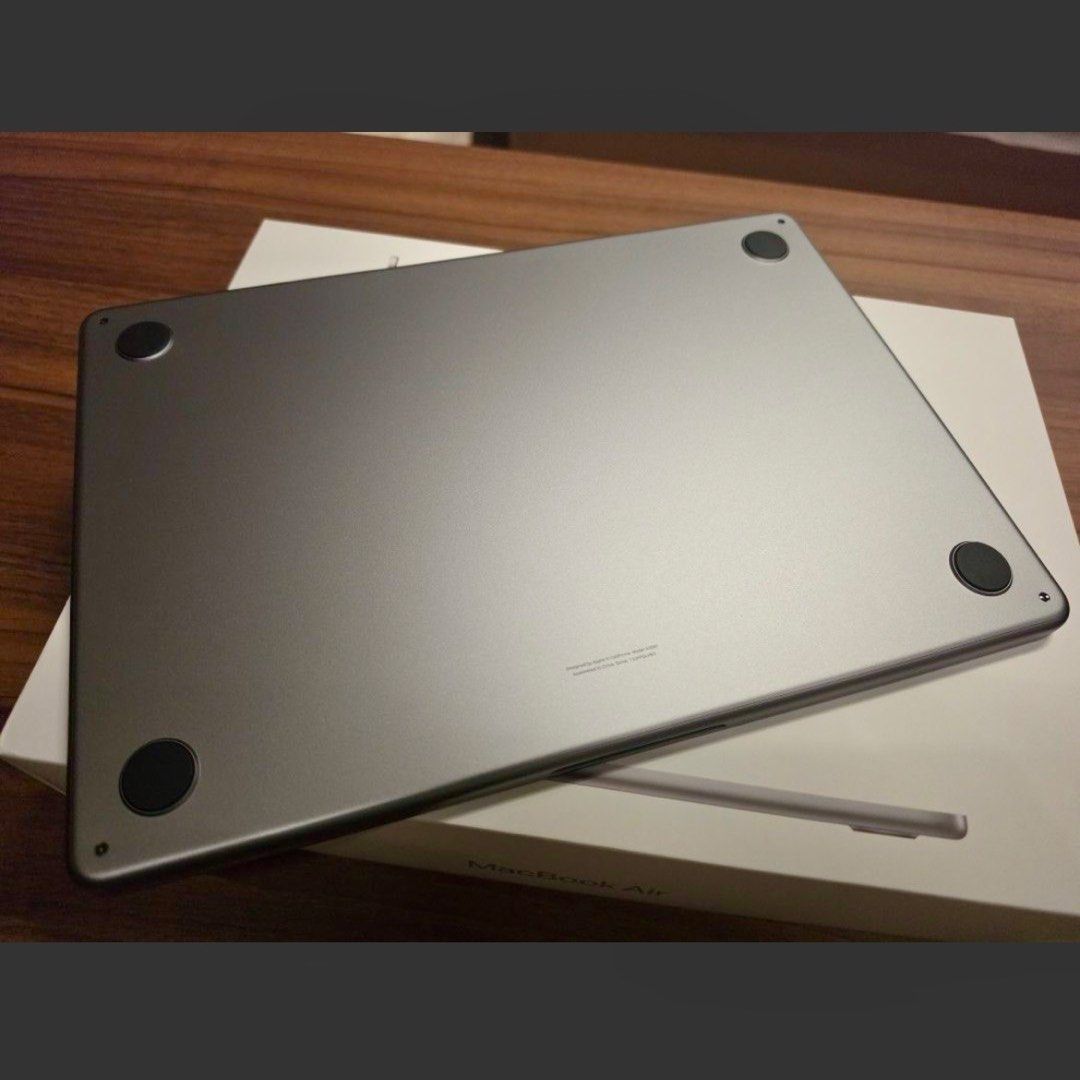 MacBook Air M2472196574369566722