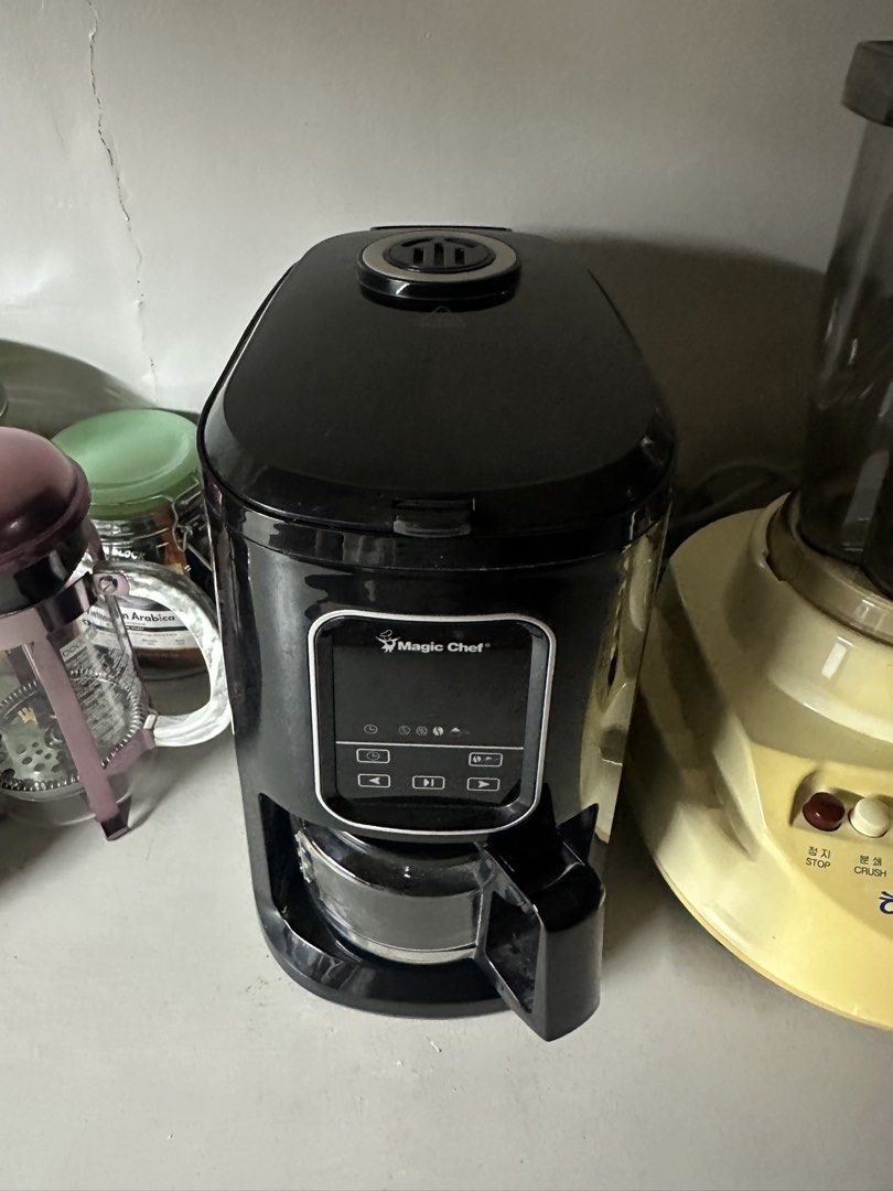 Magic Chef Coffee Maker (2-in-1) (Category: Coffee Machines & Makers) located in Cebu City. Submitted by oxywoxy (Listing ID 1441616941, Image 1). Description: Black Magic Chef Coffee Maker - Brews black coffee - Grinds coffee beans.