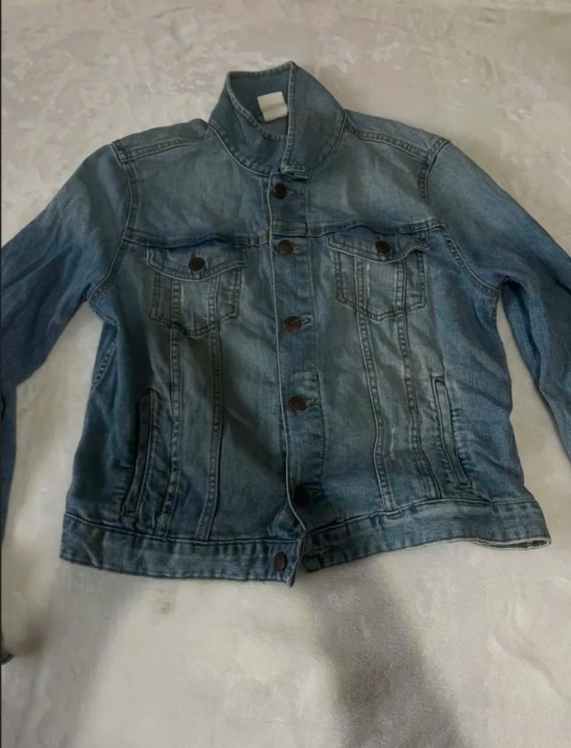 Mango denim Jacket (Category: Coats, Jackets and Outerwear) located in Pasig City. Submitted by closet_reframe (Listing ID 1441612213, Image 1). Description: brand new, lost tag. Quality denim fabric that holds its shape well. Clean stitching and solid construction. Never worn. S: L.