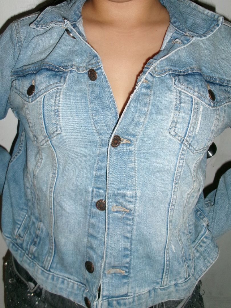 Mango denim Jacket (Category: Coats, Jackets and Outerwear) located in Pasig City. Submitted by closet_reframe (Listing ID 1441612213, Image 3). Description: brand new, lost tag. Quality denim fabric that holds its shape well. Clean stitching and solid construction. Never worn. S: L.
