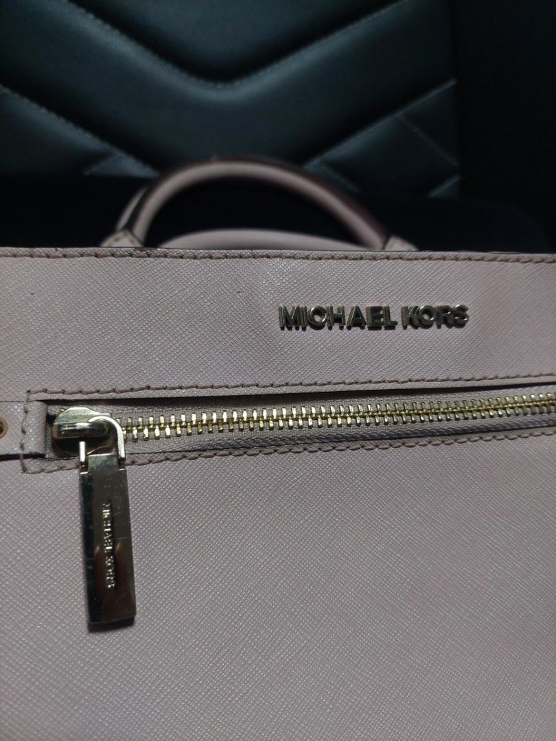 Michael Kors Sling Bag (Category: Luxury Bags & Wallets) located in Rizal. Submitted by stobelly (Listing ID 1441715996, Image 2). Description: Preloved, original MK bag Still in good condition with signs of usage Selling low.