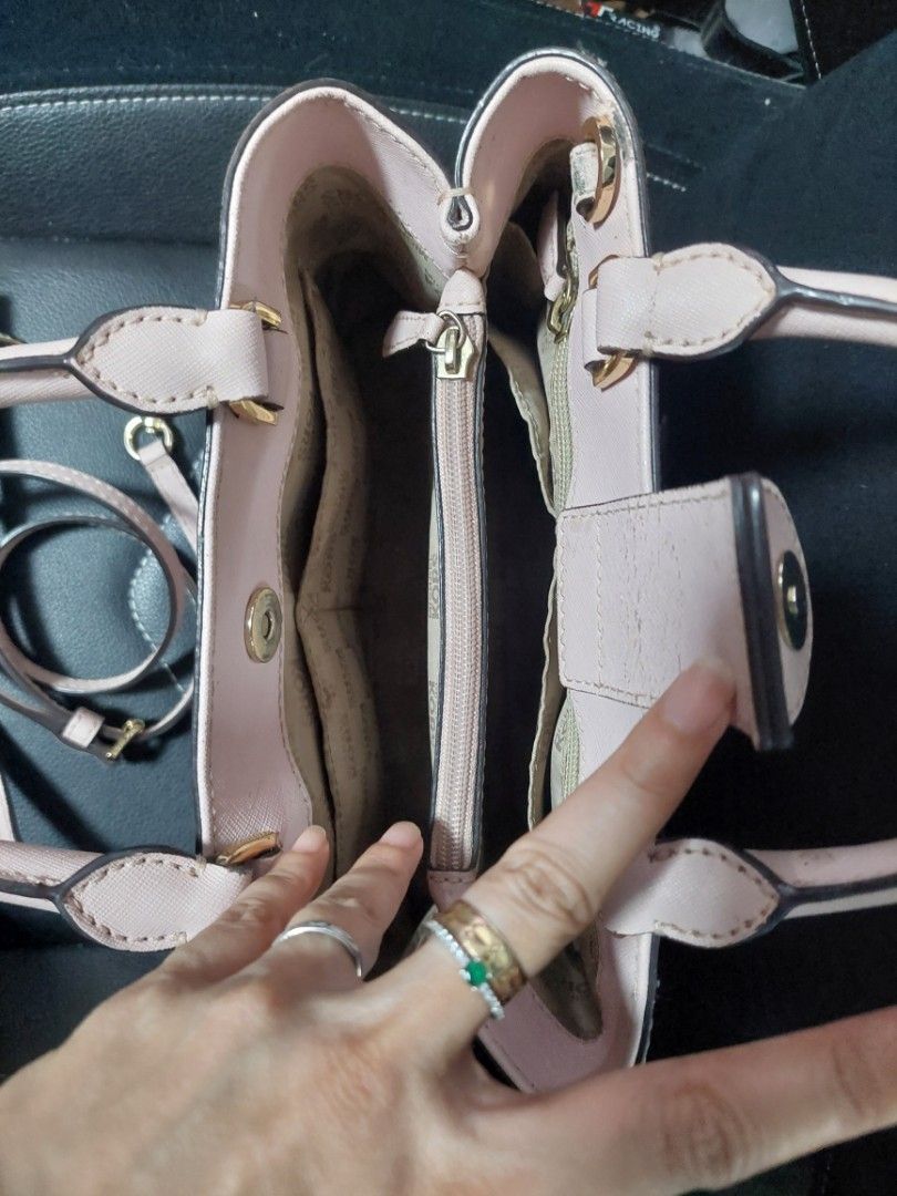 Michael Kors Sling Bag (Category: Luxury Bags & Wallets) located in Rizal. Submitted by stobelly (Listing ID 1441715996, Image 3). Description: Preloved, original MK bag Still in good condition with signs of usage Selling low.