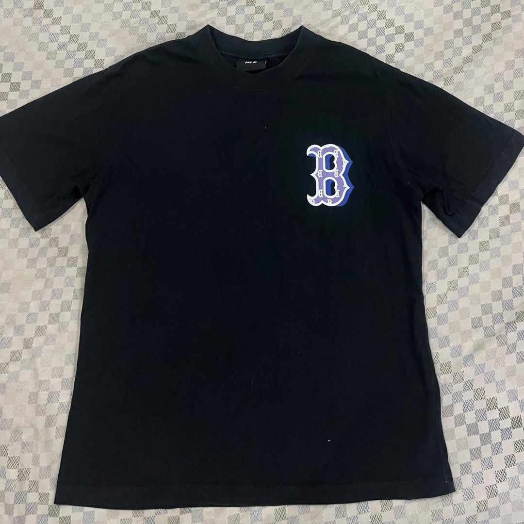 MLB Boston Red Sox Black T-Shirt (Category: Tshirts & Polo Shirts ) located in Batangas. Submitted by gavsandrix (Listing ID 1441694498, Image 1). Description: - Black MLB t-shirt - Boston Red Sox team - Iconic 'B' logo on front - Team name graphic on back - Comfortable fabric - Tagged size S (90) - Great for baseball fans.