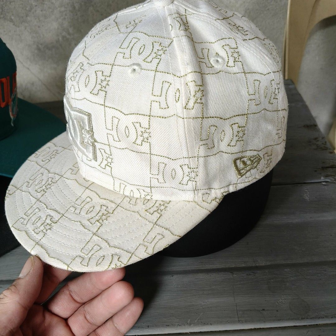 New Era x DC (Category: Caps & Hats) located in Batangas. Submitted by kuyacythrift (Listing ID 1441779853, Image 2). Description: excellent condition color rate 9 no issue tags dimes and size see photos payment first GCASH BDO BANK TRANSFER.