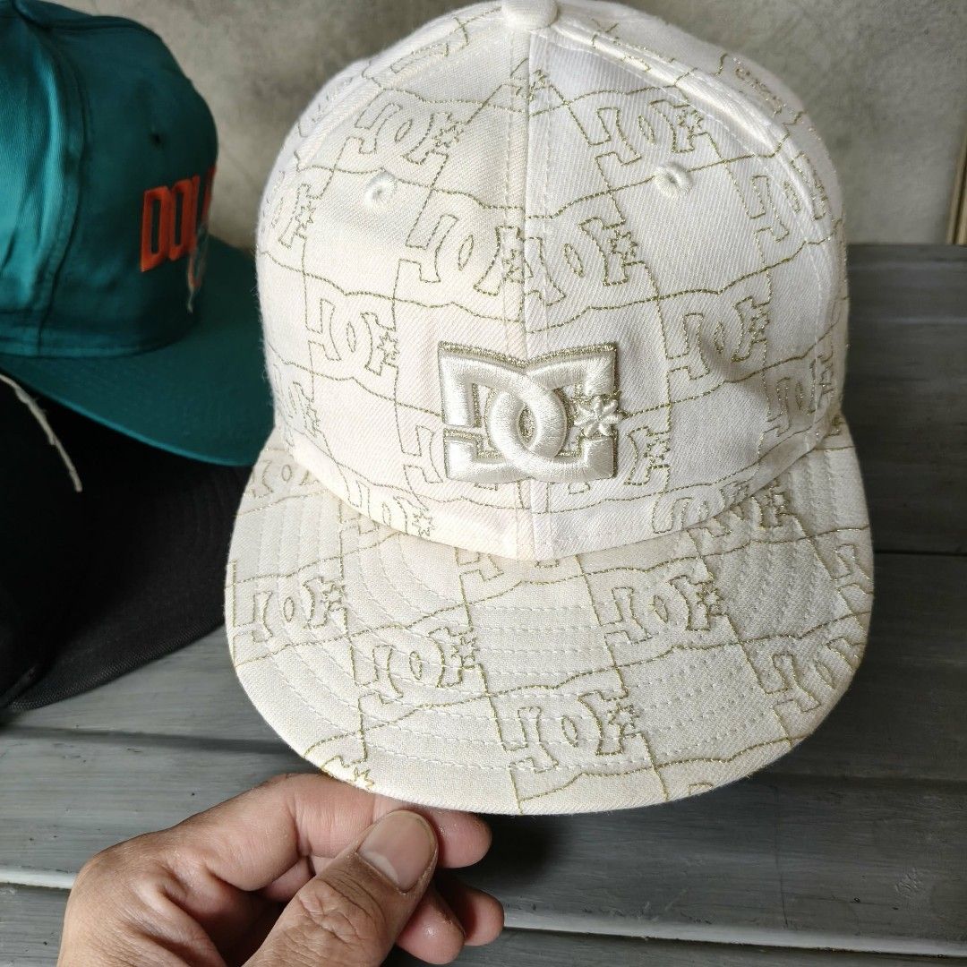 New Era x DC (Category: Caps & Hats) located in Batangas. Submitted by kuyacythrift (Listing ID 1441779853, Image 1). Description: excellent condition color rate 9 no issue tags dimes and size see photos payment first GCASH BDO BANK TRANSFER.