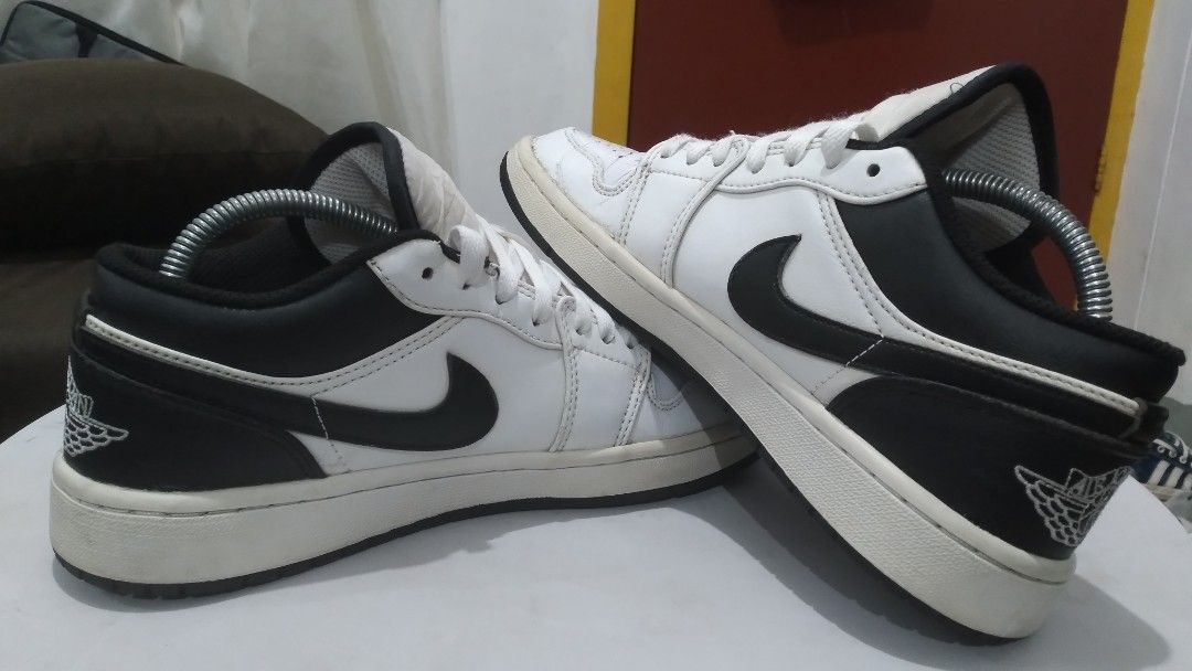 Nike Air Jordan 1 Low Reverse Panda (Category: Sneakers) located in Manila. Submitted by mhel-11 (Listing ID 1441763488, Image 2). Description: Nike Air Jordan 1 Low Reverse Panda Good condition - scratches, creases - sockliner - minimal heel drag - faded size tag Price: 999 Size: 8 us/ 41 eu/ 26 cm Location: Novaliches QC, can meetup around Metro Manila depending on the location.