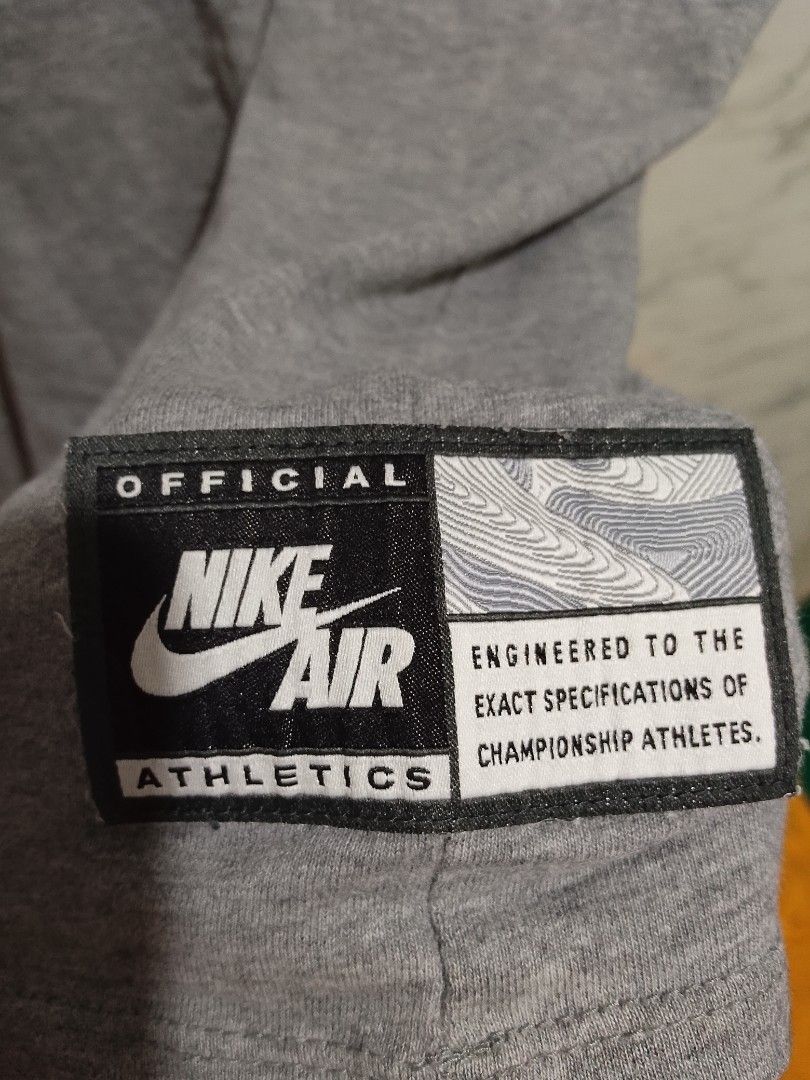 Nike Air T-Shirt (Category: Tshirts & Polo Shirts ) located in Paranaque City. Submitted by lanceee.999 (Listing ID 1441769218, Image 3). Description: Size: M Dimes: W20.5 L28 Legit/Authentic No Issue Good Condition.