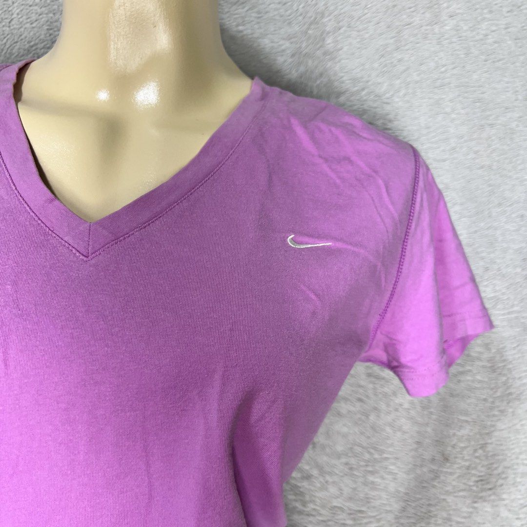 NIKE PINK V NECK for WOMEN MEDIUM- LARGE (Category: Shirts) located in Valenzuela. Submitted by kristhingss (Listing ID 1441578039, Image 3). Description: ISSUE: NONE STRETCHY FABRIC EMBROID LOGO 1. PLEASE READ 1ST PICTURE FOR MEASUREMENTS AND DESCRIPTION. 2. COLOR MAY VARY DUE TO LIGHTING. 3. ISSUES WILL BE MENTION IF THERE’S ANY. 4. PM FOR MORE INFO..