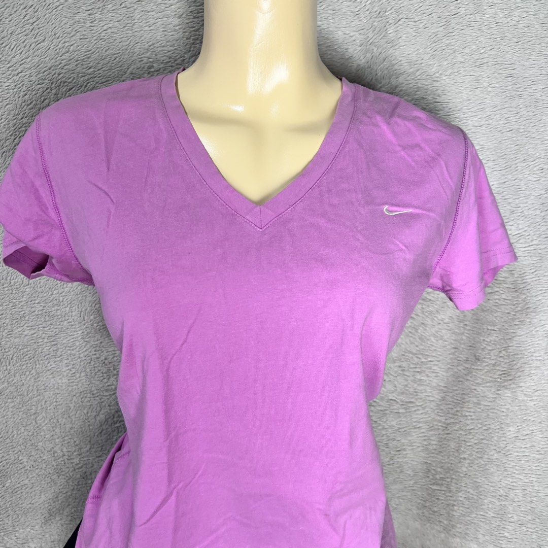 NIKE PINK V NECK for WOMEN MEDIUM- LARGE (Category: Shirts) located in Valenzuela. Submitted by kristhingss (Listing ID 1441578039, Image 2). Description: ISSUE: NONE STRETCHY FABRIC EMBROID LOGO 1. PLEASE READ 1ST PICTURE FOR MEASUREMENTS AND DESCRIPTION. 2. COLOR MAY VARY DUE TO LIGHTING. 3. ISSUES WILL BE MENTION IF THERE’S ANY. 4. PM FOR MORE INFO..