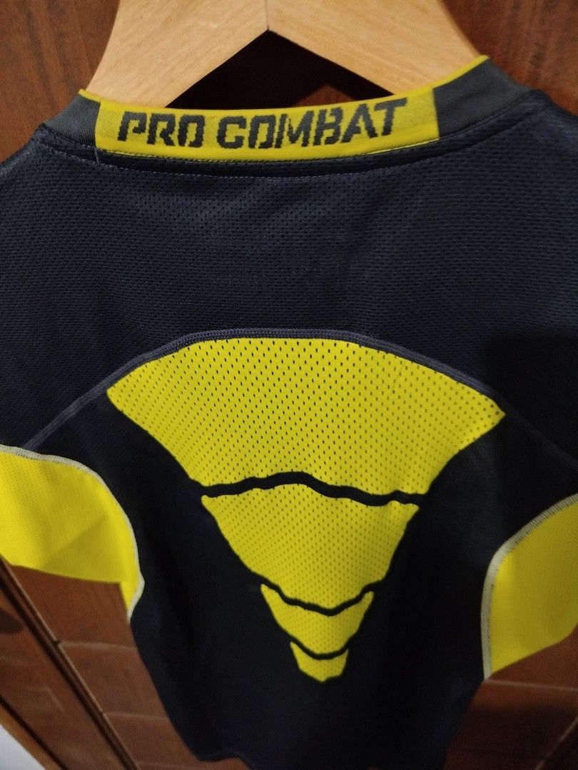 Nike Pro Combat Dri-Fit Compression T-shirt (Category: Activewear) located in Dipolog. Submitted by x1987 (Listing ID 1441691310, Image 3). Description: - Grey and yellow Nike Pro Combat Dri-Fit compression t-shirt - Short sleeves - Ideal for workouts and sports - Breathable mesh panels on the back - Comfortable and secure fit.