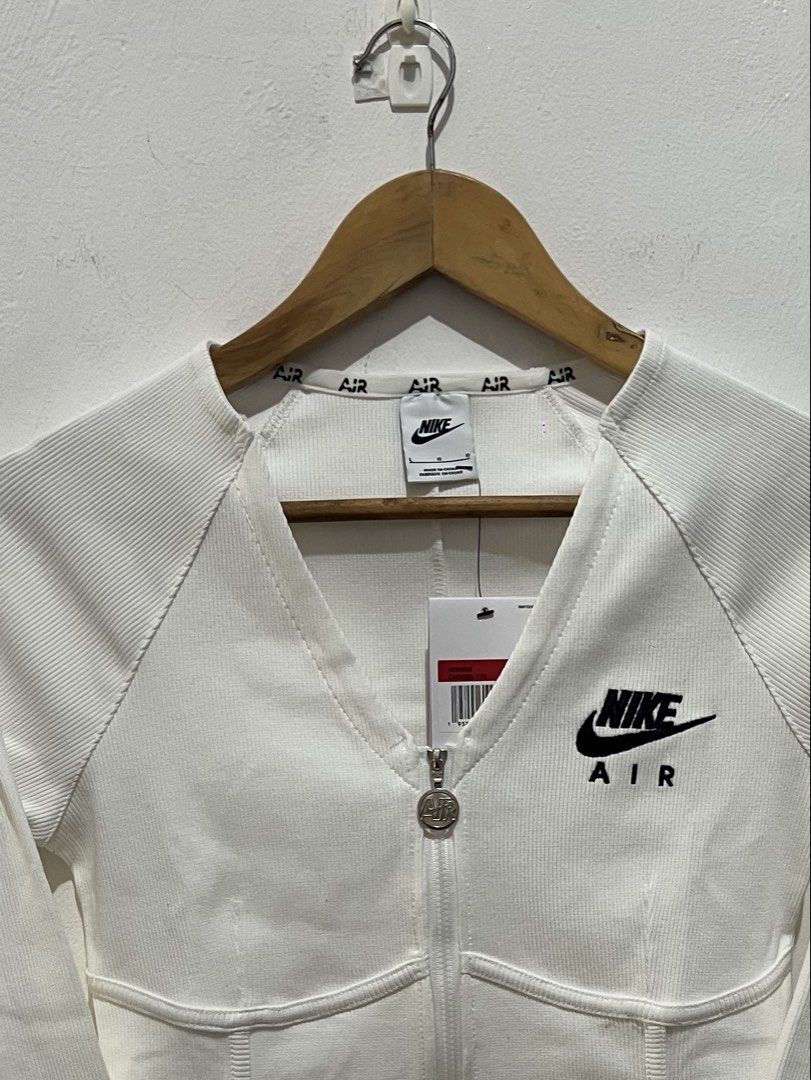Nike Tops (Category: Longsleeves) located in Bacoor. Submitted by basicthrift (Listing ID 1441588989, Image 1). Description: Brand new with plastic Pm for more info.