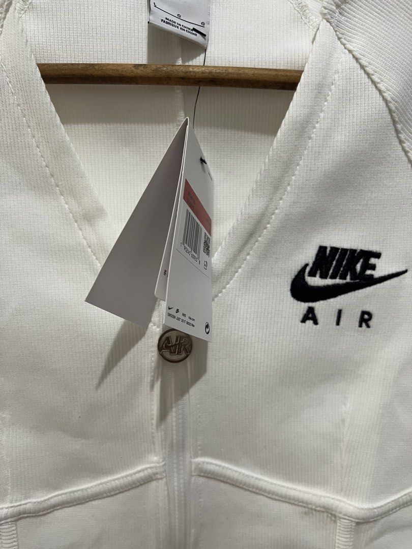 Nike Tops (Category: Longsleeves) located in Bacoor. Submitted by basicthrift (Listing ID 1441588989, Image 3). Description: Brand new with plastic Pm for more info.