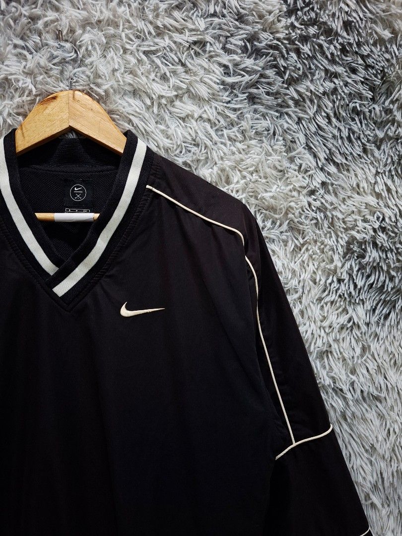 NIKE Vintage Men's Activewear Jackets (Category: Coats, Jackets and Outerwear) located in Rosales. Submitted by simplebyx.ph (Listing ID 1441737285, Image 2). Description: NIKE Vintage Men's Activewear Jackets __________________ Size: Small on tag best fit to medium Width: 20.5 Length: 25 Shoulder: 20 Sleeve: 22.5 (Measured by inches) Issue: None (Colors may vary due to lighting) 9.5/10 | Condition Hand wash & Clean☑ Price: 2250 "See all Slides n